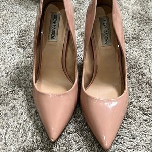 Steve Madden blush synthetic patent leather pump